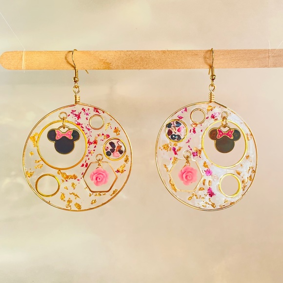 Disney Minnie Mouse earrings - Picture 3 of 5